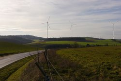 Visualisierung des Windparks Einöllen (Rheinland-Pfalz, 15,9 Megawatt), für den ABO Wind  bei der jüngsten Ausschreibung einen Tarif gesichert hat<br />
© ABO Wind AG
