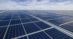 FPM Projektmanagement erects largest PV roof-top plant in Europe<br />
© Capcora