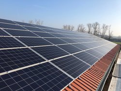 PV Dachanlage in Sachsen-Anhalt<br />
© enen endless energy