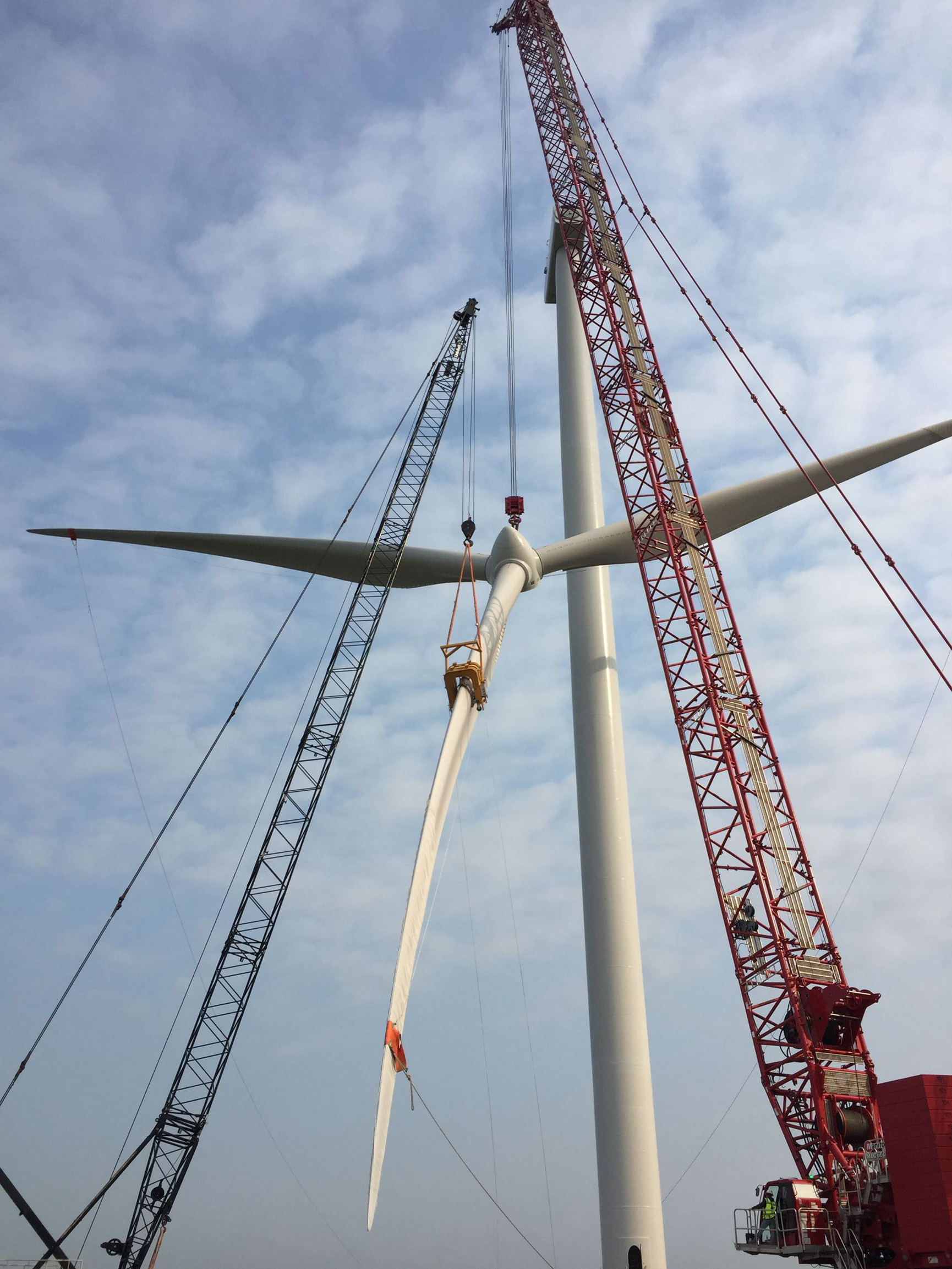 Deutsche variable rotor blade clamping systems the Hamburg WindEnergy 2018 -