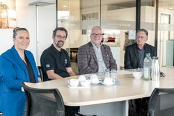 F.l.t.r. Hanna Dudda and Jens Landwehr, both from Deutsche Windtechnik, and Pastor Manfred Meyer and Frank Sierig from the Friedehorst Vocational Training Centre met in Bremen on 1 November 2023 to sign the cooperation agreement for the exam preparation f<br />
© Deutsche Windtechnik AG
