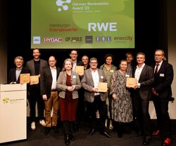 Gewinner*innen und Laudator*innen des German Renewables Awards 2023<br />
© EEHH GmbH