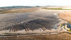 Bau der Photovoltaik-Anlage Algibicos<br />
© EKZ