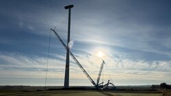 Installation of one of the E-160 turbines at the repowered Raßlitz wind farm<br />
© Enercon