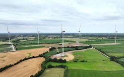 Windpark in Loop/Schönbek<br />
© Energiequelle GmbH