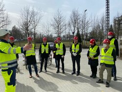 Stefan Schmorleiz, Managing Director of CEMEX Zement GmbH and Plant Manager CEMEX Zementwerk Rüdersdorf (left), welcomes the partners of ENERTRAG and Sasol ecoFT during their visit to the cement plant, where the pioneering project of the newly founded Con<br />
© ENERTRAG SE