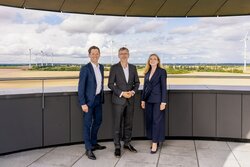 Vorstandsbild mit Simon Hagedorn (CFO), Dr. Gunar Hering (CEO), Dr. Anne Bendzulla (COO)<br />
© Jewgenij Roppel