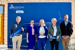 Gruppenbild zur Speichereinweihung - V.l.n.r.: Jörg Müller, Dr. Anne Bendzulla, Martina Klement, Karina Dörk, Jan Neuhann<br />
© Christian Rothbart