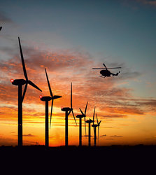 Die Lichter der Windkraftanlagen blinken dank Radartechnik nur noch, wenn sich ein Luftfahrzeug nähert.<br />
© Dark Sky GmbH