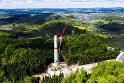 Turmerrichtung im Windpark Ohrenbach<br />
© Eurowind Energy GmbH