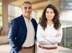 Helene Dimitracopoulos, Geschäftsführerin und stellvertretende Leiterin des Bereichs Energy Transition Infrastructure bei Mirova and Takis Sarris, Geschäftsführer von JUWI Hellas<br />
© JUWI