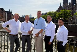 Hendrik Böschen (COO ENOVA), Karsten Brüggemann (Vice President Region Europe Nordex) Hauke Brümmer (CEO ENOVA), Stefan Penner (Head of Procurement ENOVA), Marco Sieg (Head of Sales North Region Central Nordex)<br />
© Nordex SE
