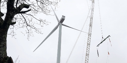 Französischer Windpark von Energiequelle und Windstrom geht in Betrieb