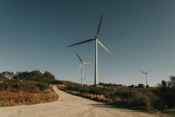The awards include three projects comprising a total of 18 wind turbines<br />
© unsplash-luis castro