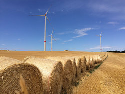 Uckermark: gute Nachbarschaft zwischen Windparks und Anwohnern - auch durch Bedarfsgesteuerte Nachtkennzeichnung<br />
© Quantec Sensors GmbH