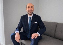 Zum 11. Juni 2026 startet Daniele Ascioti als Geschäftsführer der UKA Solar Latiano S.r.l. und UKA Solar Ramacca S.r.l. sowie als Leiter der PV- und Speicher-Projektentwicklung der UKA Italia S.r.l.<br />
© UKA