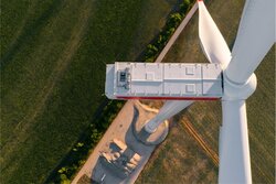 Repowering delivers performance: Modern turbines such as here at the Elster wind farm increase renewable electricity generation. At VSB Deutschland, repowering currently accounts for 20 per cent.<br />
© VSB Group