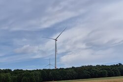Erfolgreich in Betrieb gegangen: die beiden neuen Anlagen der Erweiterung des VSB-Windparks Vockenrod<br />
© VSB Gruppe