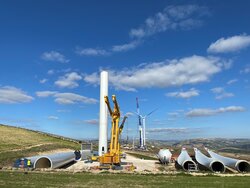 Construction of a turbine tower at the Licata wpd wind farm<br />
© wpd GmbH